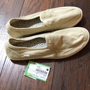 Sanuk. Women’s size 8.